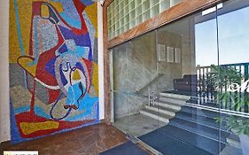 Enorme Sala e 3 quartos suite com vista frontal para o mar no posto 6 em Copacabana para ate 10 pessoas
