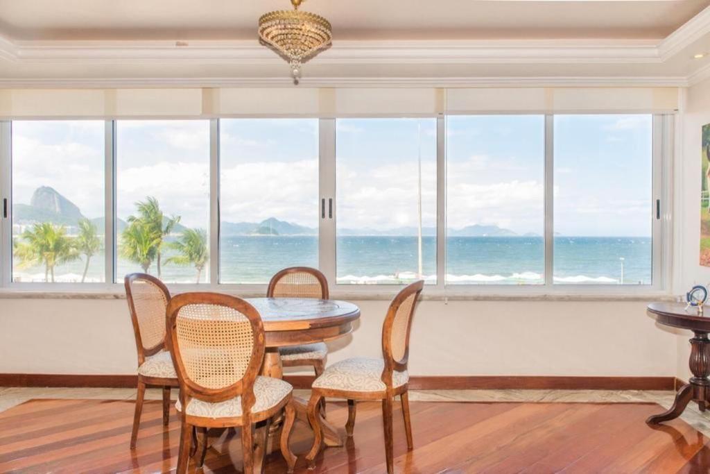 Enorme Sala e 3 quartos suite com vista frontal para o mar no posto 6 em Copacabana para ate 10 pessoas Rio de Janeiro Exterior foto